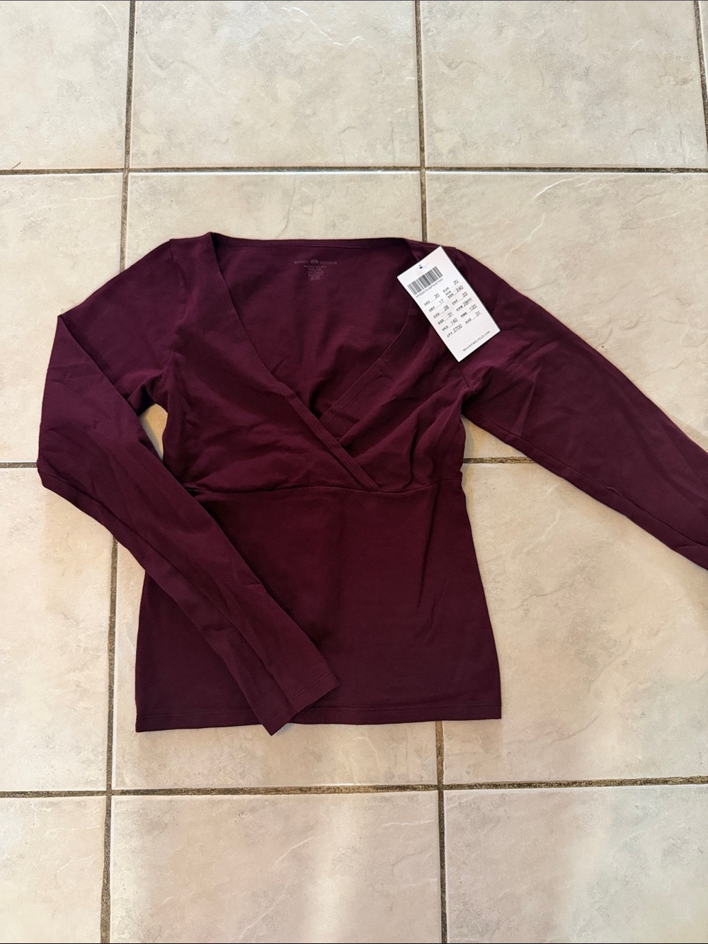 Brandy Melville, Top